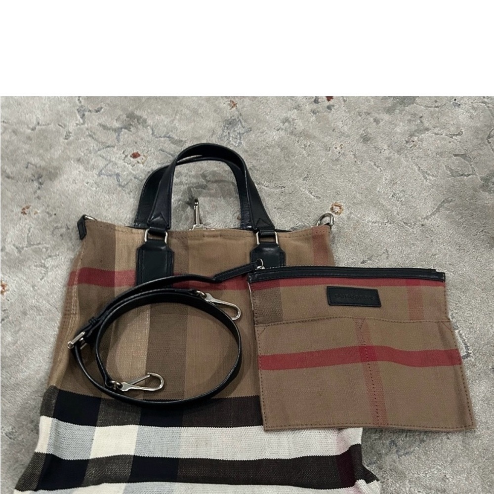 Burberry Ashby House Check Bag with Pochette - Picture 3 of 10
